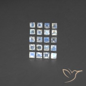 Lot de 20pc Pierre de Lune Arc en Ciels Blanc bleuâtre Carré de l'Inde - Poids total 3,22 ct / moy. 0,16 ct chaque, taille 3,1 x 3,1mm, couleur : Blanc bleuâtre, dureté de Mohs 6 à 6.5, Photo A
