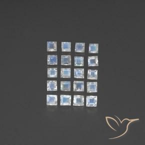Lot de 20pc Pierre de Lune Arc en Ciels Blanc Carré de l'Inde - Taille 3,1 x 2,9mm, poids total 2,53 ct / moyenne 0,13 ct chaque, couleur : Blanc bleuâtre, dureté de Mohs 6 à 6.5, Photo A
