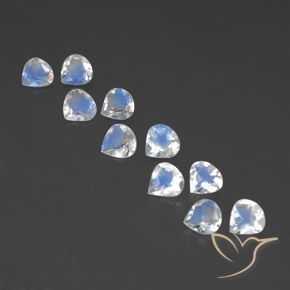Lot de 10pcs Pierre de Lune Arc en Ciels Blanc de l'Inde - Poids total 3,13 ct / moyenne 0,31 ct chacune, taille 5,2 x 5,2mm, couleur : Blanc bleuâtre, dureté de Mohs 6 à 6.5, Photo A