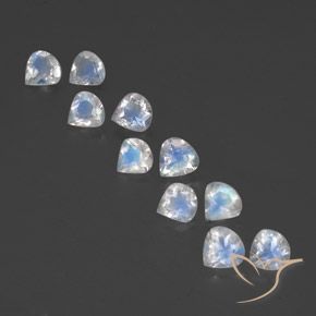 Lot de 10pcs Pierre de Lune Arc en Ciels Blanc de l'Inde - Poids total 3,37 ct / moyenne 0,34 ct chacune, taille 5,1 x 4,9mm, couleur : Blanc bleuâtre, dureté de Mohs 6 à 6.5, Photo A