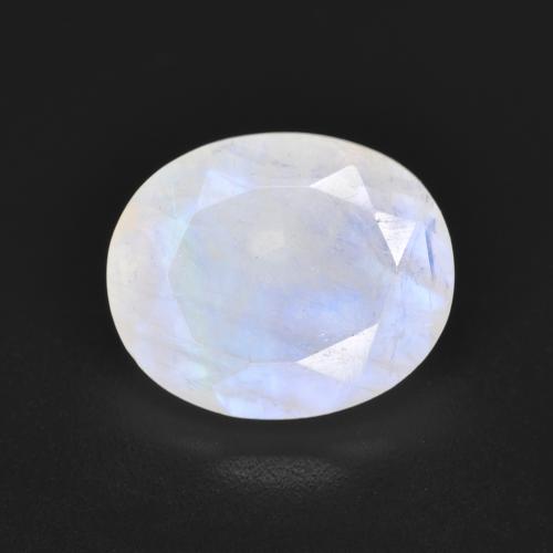 青みがかったホワイト レインボームーンストーン 宝石 - 3.4ct オーバル ファセット (ID: 584646)