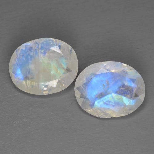 Bläulich-weiß Regenbogen-Mondstein Edelstein - 2.4ct Oval facettiert (ID: 586740)