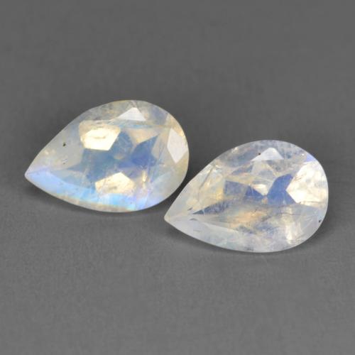 Blanc bleuâtre Pierre de Lune Arc en Ciel gemme - 1.2ct Poire facette (ID: 606495)