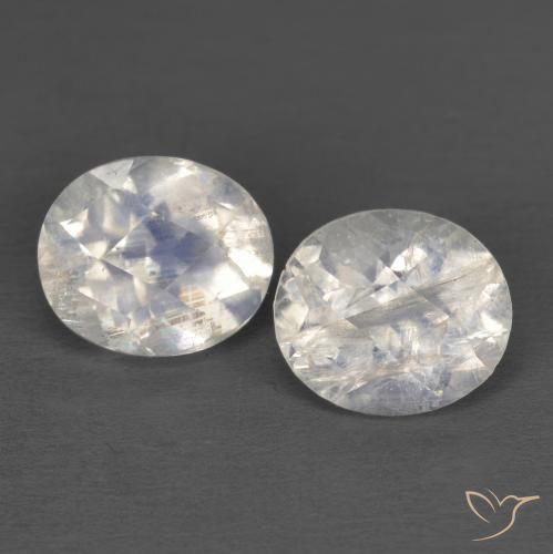 2 pièces assorties Pierre de Lune Arc en Ciel Blanc Ovale de taille 6,9 x 5,9mm, poids total de 2,33 ct / moyenne de 1,17 ct chacune, Blanc bleuâtre avec pureté Transparent, pierre gemme naturelle Non traité, dureté de Mohs 6 à 6.5, Photo A