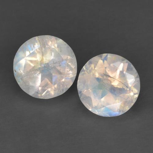 2 pezzi Pietra di luna arcobaleno bianco Rotondo abbinato di dimensioni 5,2mm, peso 1,09 ct totali / media. 0,55 ct ciascuno, giallo in purezza Transparent, gemma naturale non trattati, durezza Mohs 6 - 6,5 , Photo A