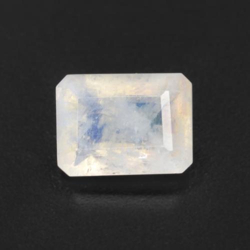 Piedra de Luna Arco Iris Blanco azulado Corte Octágono / Esmeralda de 0.96 ct de India, dimensión 6,8 x 5,1mm, piedra preciosa natural No tratado, claridad Translúcido, Piedra de Luna Arco Iris Corte octagonal de 1 pieza, dureza de Mohs de 6 - 6.5 , Photo A