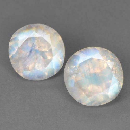 2 Stück/Paar Rund Regenbogen-Mondstein in Größe 6,2mm, Gewicht 2 ct gesamt / durchschnittl. 1 ct, Bläulich-weiß in Transparent Reinheit, Garantiert natürliche Edelsteine, Mohs-Härte 6 - 6,5, Photo A