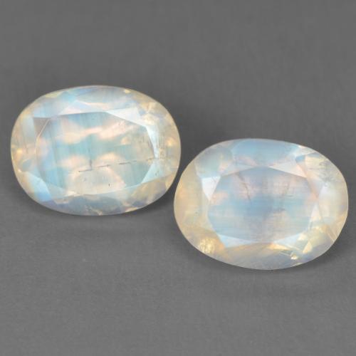 Paire assortie Pierre de Lune Arc en Ciel Blanc Ovale de 7,9 x 6mm, poids total de 2,92 ct (1,46 ct en moyenne pour chaque), paire Pierre de Lune Arc en Ciel assorties de pureté Transparent et de couleur Blanc bleuâtre, pierre gemme naturelle Non traité, dureté Mohs de 6 à 6.5, Photo A