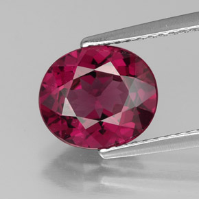 2.90 ct Red Rhodolite Garnet Gemstone, Rhodolite Garnet Gem in Oval Facet Shape for Sale.
