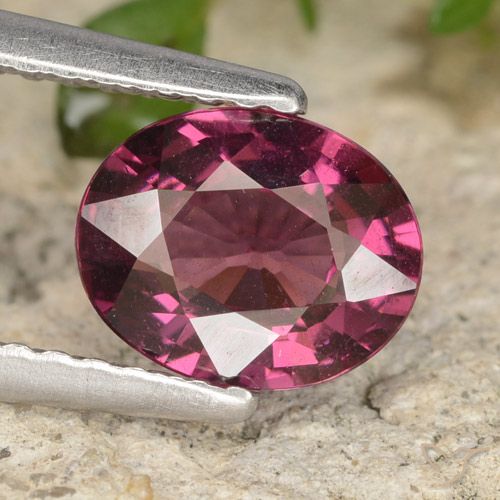 Granato rodolite a taglio ovale da 1,39 ct, 7,4 x 6 mm dalla Tanzania, Photo A