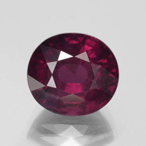 10.64 ct Red Rhodolite Garnet Gemstone, Rhodolite Garnet Gem in Oval Facet Shape for Sale.