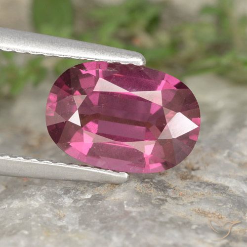 Granato rodolite a taglio ovale da 2,37 ct, 9,6 x 6,7 mm dal Mozambico, Photo A