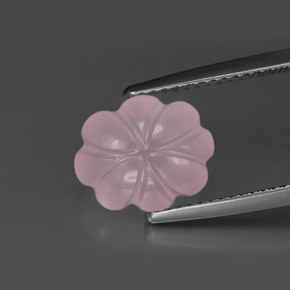 3.88 ct Pink Rose Quartz Gemstone, Rose Quartz Gem in Flower-Cut Shape for Sale.