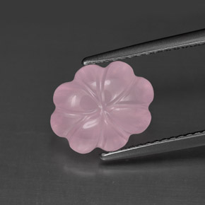 3.83 ct Pink Rose Quartz Gemstone, Rose Quartz Gem in Flower-Cut Shape for Sale.