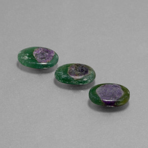 Multicolore Rubis en Fuchsite gemme - 2.5ct Taille ovale (ID: 386573)