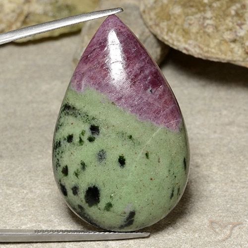 Rubino zoisite multicolore taglio pera da 62,2 ct dalla Tanzania, dimensione 38,4 x 24,3mm, pietra preziosa naturale non trattati , purezza Opaque, Rubino zoisite Cabochon pera da 1 pz, durezza Mohs di 6,5 - 7 adatto per gioielli da indossare ogni giorno, Photo A