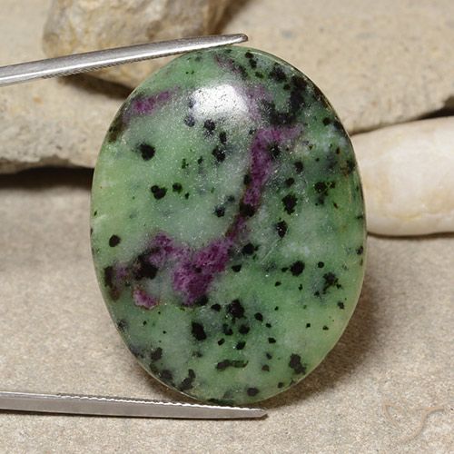 51,95ct Ovale cabochon multicolore Rubino zoisite dalla Tanzania, Dimension 34,6 x 26,7mm, Natural non trattati Gemstone, Opaque Clarity, 1 piece Rubino zoisite in Multicolore Color, Mohs Hardness of 6,5 - 7 adatto per gioielli da indossare ogni giorno, Photo A