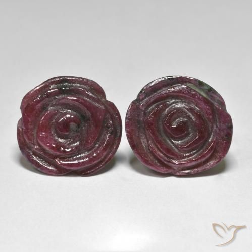 2 Stück/Paar Blumen-Schliff Rubin-Zoisit in Größe 14,8x15,7 mm, Gewicht 31,97 ct gesamt / durchschnittl. 15,99 ct, Mehrfarbig in Opaque Reinheit, Garantiert natürliche Edelsteine, Mohs-Härte 6,5 - 7 Geeignet für den täglichen Gebrauch im Schmuck, Photo A