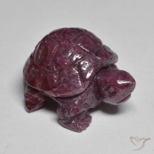 Rubis-Zoisite Violet carved turtle de Tanzanie, 20,9x15 mm, poids de 28,03 ct, pierre gemme naturelle Non traité de pureté Opaque , 1 pièce Rubis-Zoisite, couleur Rouge framboises, dureté Mohs de 6.5 à 7 convient aux bijoux de tous les jours, pierre de sagesse, Photo A