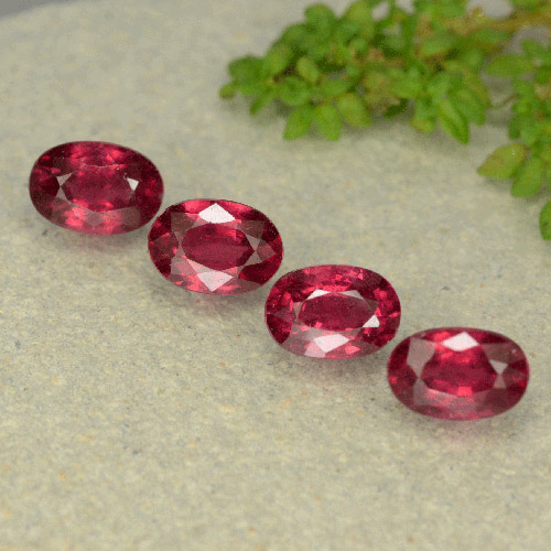 Rouge cramoisi profond Rubis gemme - 0.8ct Ovale facette (ID: 481728)