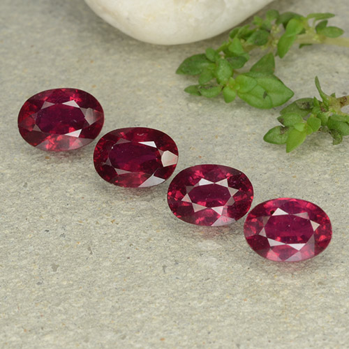 Rouge foncé Rubis gemme - 1.2ct Ovale facette (ID: 482930)