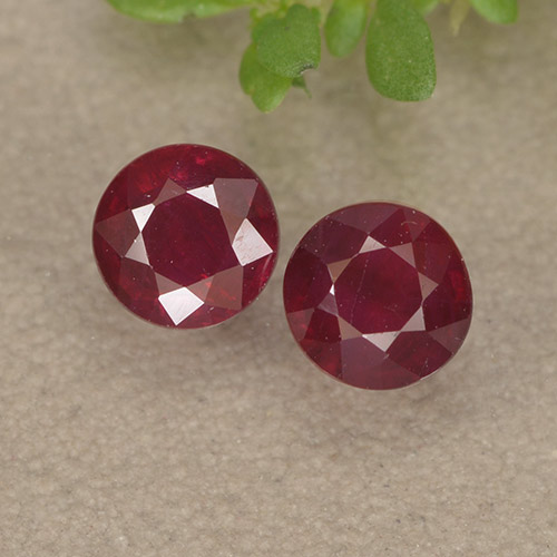 Wine Red Ruby Gem - 0.5ct Round Facet (ID: 494963)