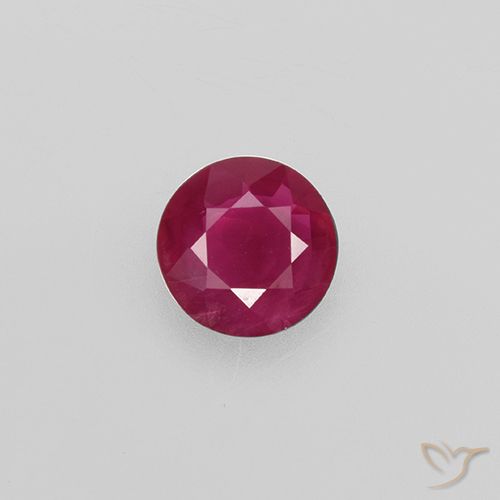 0,67 ct Rubin im Rundschliff, 5,7 mm aus Myanmar, Photo A