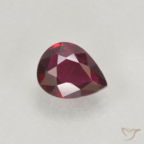0,32 ct Rubin im Birnenschliff, 4,9 x 3,8 mm aus Myanmar, Photo A