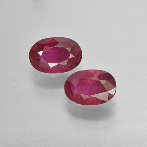 2 Rubiss Ovale assorties de 6 x 4,2mm, poids total de 1,07 ct / moyenne de 0,54 ct chacune, Rouge moyen à pureté vs-si, pierre gemme naturelle , dureté Mohs de 9 convient aux bijoux de tous les jours, pierre de sagesse, Expose une grande brillance, Photo A