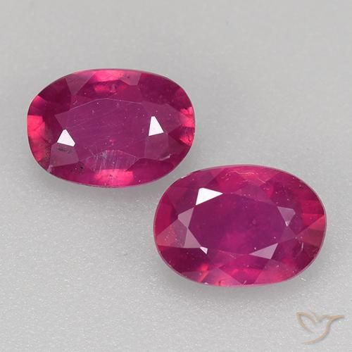 2 Rubiss Ovale assorties de 6 x 4,3mm, poids total de 1,3 ct / moyenne de 0,65 ct chacune, Rouge léger à pureté vs-si, pierre gemme naturelle , dureté Mohs de 9 convient aux bijoux de tous les jours, pierre de sagesse, Pierre précieuse de l'année du cochon, Photo A
