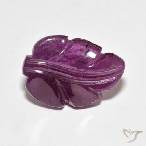 15,3x11,1 mm lila Rubin im Geschnitztes Blatt aus Madagaskar, Gewicht 4,7 ct, Garantiert echter Edelstein in Opaque Reinheit, 1 Stück Rubin - die Farbe ist Lila, Mohs-Härte von 9 Geeignet für den täglichen Gebrauch im Schmuck, Stein der Liebe, Photo A