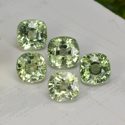 Very Light Green Zaffiro Gem - 0.5ct Taglio a cuscino (ID: 258821)