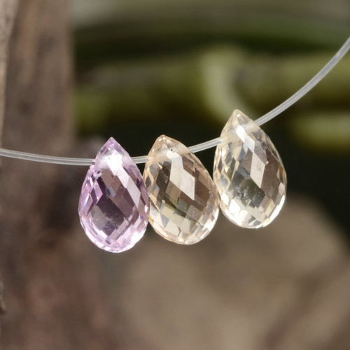 Multicolore Saphir gemme - 0.6ct Briolette avec un trou (ID: 269621)