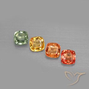 4 Stück 4,5 x 4,5mm kissenschliff Saphir / Set - 2,21 ct Gesamtgewicht / Durchschn. je 0,55 ct, Farbe: Mehrfarbig, Mohs-Härte 9 Geeignet für den täglichen Gebrauch im Schmuck, September Geburtsstein, Photo A