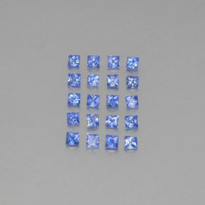 Lotto taglio quadrato di 20 pezzi di zaffiro blu dal Madagascar - peso totale di 2 ct / media. 0,1 ct ciascuno, misura 2,4 x 2,4mm, colore: Blu pastello, durezza Mohs 9 adatto per gioielli da indossare ogni giorno, Simboleggia abbondanza e prosperità, Photo A