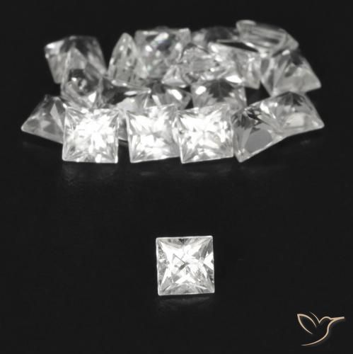Saphir blanc en vrac de 1,94 ct, taille princesse de 2,4 x 2,4 mm de Madagascar, Photo A
