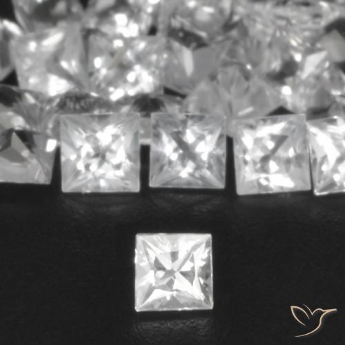 Saphir blanc en vrac de 2,51 ct, taille princesse de 2,3 x 2,2 mm de Madagascar, Photo A