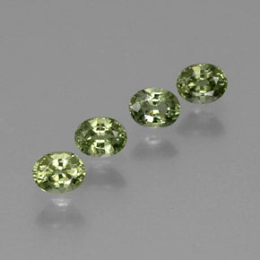 Medium-Dark Green Saphir Edelstein - 0.4ct Oval facettiert (ID: 367845)