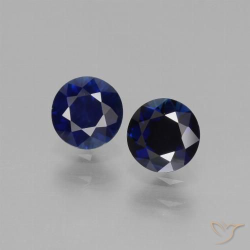 0.96 قيراط من الياقوت الأزرق السائب، <cite dir="ltr" lang="en">4.7</cite> ملم قطع الماس من مدغشقر, Photo A