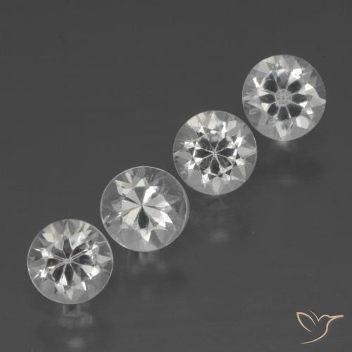 Lote de Zafiro Blanco Circular de 4 piezas de Madagascar - Peso 1,5 ct en total / promedio. 0,38 ct cada uno, Tamaño 4,3mm, Color: Blanco claro, Dureza Mohs 9 Adecuado para joyas de uso diario, Exhibe gran brillo, Photo A