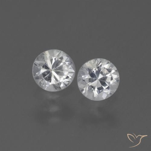 Zafiro Circular a juego de 2 piezas en tamaño 4,5mm, peso 0,84 ct en total / promedio. 0,42 ct cada uno, Blanco en claridad vvs-vs, piedra preciosa natural , dureza de Mohs 9 Adecuado para joyas de uso diario, Simboliza abundancia y prosperidad, Photo A