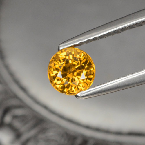 Medium Orange-Gold Saphir Edelstein - 0.9ct Rund Facettenschliff (ID: 461997)