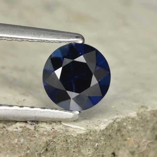 Zafiro azul suelto de 0,7 quilates, talla de diamante de 5,4 mm de Madagascar, Photo A
