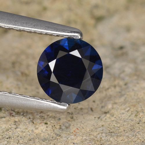 Zafiro Azul Corte Diamante de 0.56 ct de Madagascar, dimensión 5,1mm, piedra preciosa natural Caliente, claridad vvs, Zafiro de 1 pieza en color Azul oscuro, dureza Mohs de 9 Adecuado para joyas de uso diario, Simboliza abundancia y prosperidad, Photo A