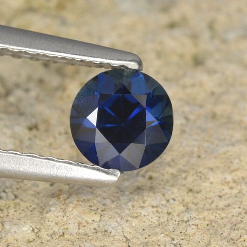 Zafiro Corte Diamante de 0,51 ct de Madagascar, Dimensión 4,8mm, Claridad vvs, Piedra preciosa natural Caliente, 1 pieza de Zafiro en color Azul oscuro, Dureza Mohs de 9 Adecuado para joyas de uso diario, Jueves de piedras preciosas, Photo A