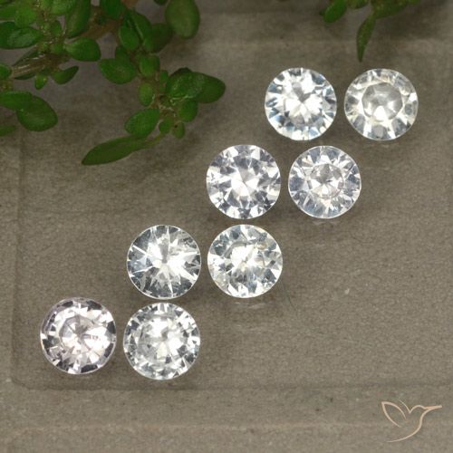 Lote de 8 piezas de Zafiro Blanco Corte Diamante de Madagascar - Tamaño 4,4mm, peso 2,79 ct en total / promedio. 0,35 ct cada uno, Color: Blanco, Dureza Mohs 9 Adecuado para joyas de uso diario, Simboliza abundancia y prosperidad, Photo A