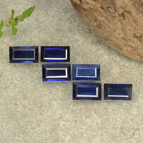 Lotto di 6 pezzi di zaffiro blu taglio baguette Zaffiro - Dimensioni 4,9 x 3mm, peso 2,06 ct totali / media. 0,34 ct ciascuno, colore: Blu scuro, durezza Mohs 9 adatto per gioielli da indossare ogni giorno , Pietra portafortuna tradizionale di aprile, Photo A