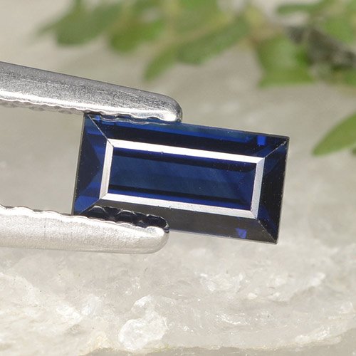 tiefblau Saphir Edelstein - 0.6ct Baquette Treppen-Schliff (ID: 490531)