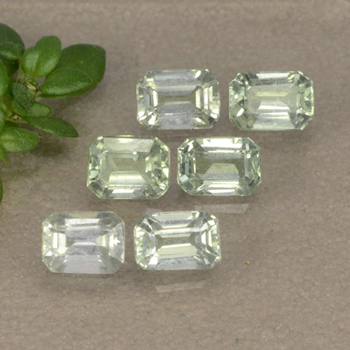 Greenish White Sapphire Gem - 0.3ct Octagon Step Cut (ID: 492027)