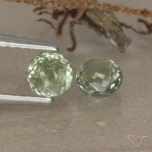 ウォームグリーン サファイア 宝石 - 0.6ct ラウンドミックスカット (ID: 496553)